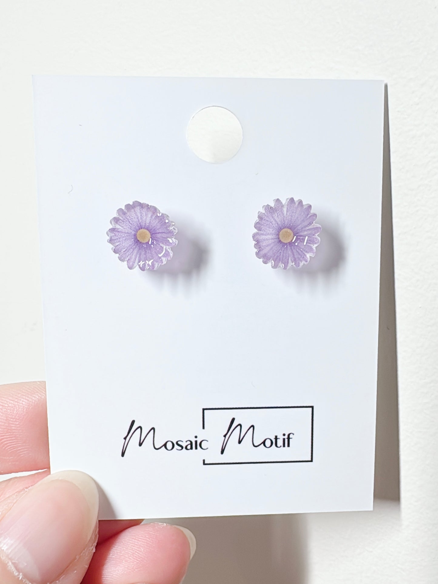 Floral daisy mini stud